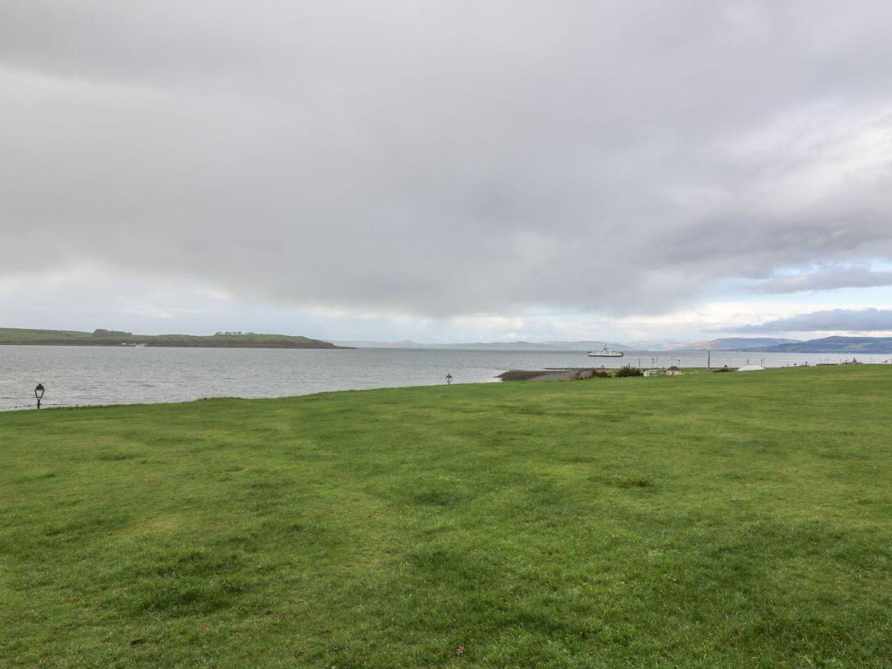 Cumbrae View Apartment Ларгс Екстериор снимка