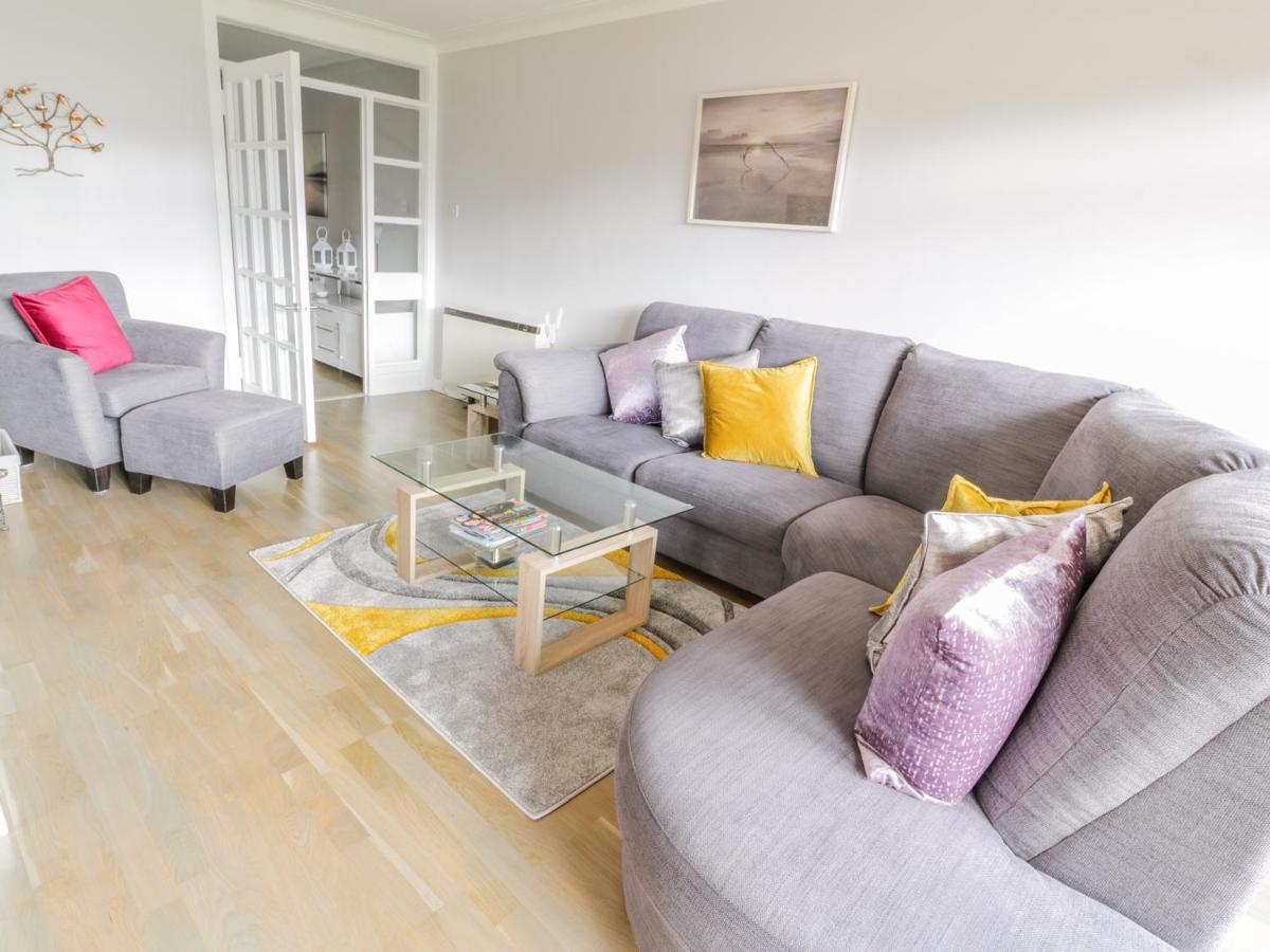 Cumbrae View Apartment Ларгс Екстериор снимка