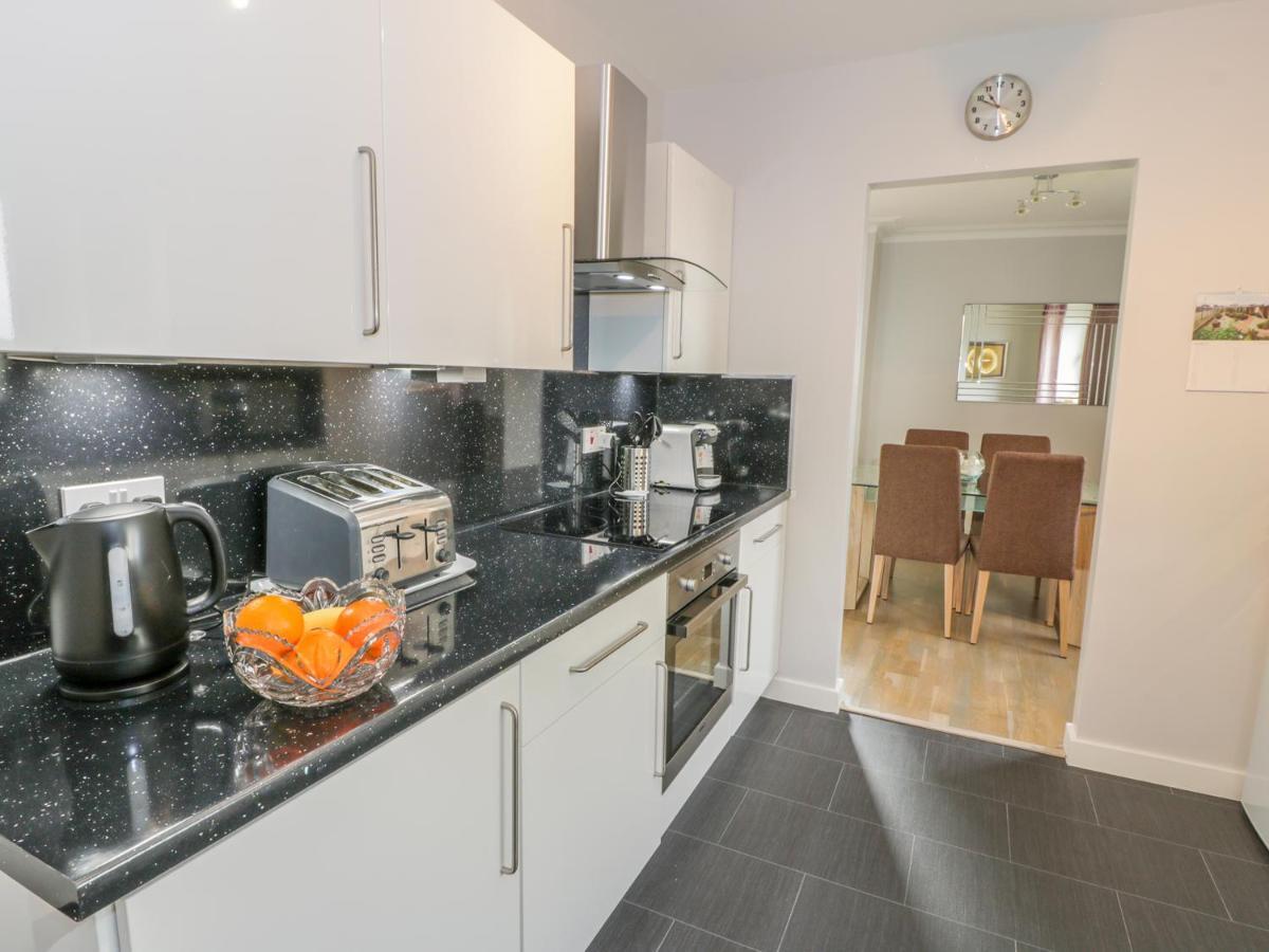 Cumbrae View Apartment Ларгс Екстериор снимка