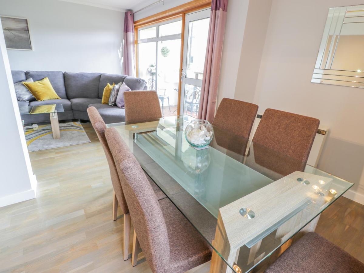 Cumbrae View Apartment Ларгс Екстериор снимка