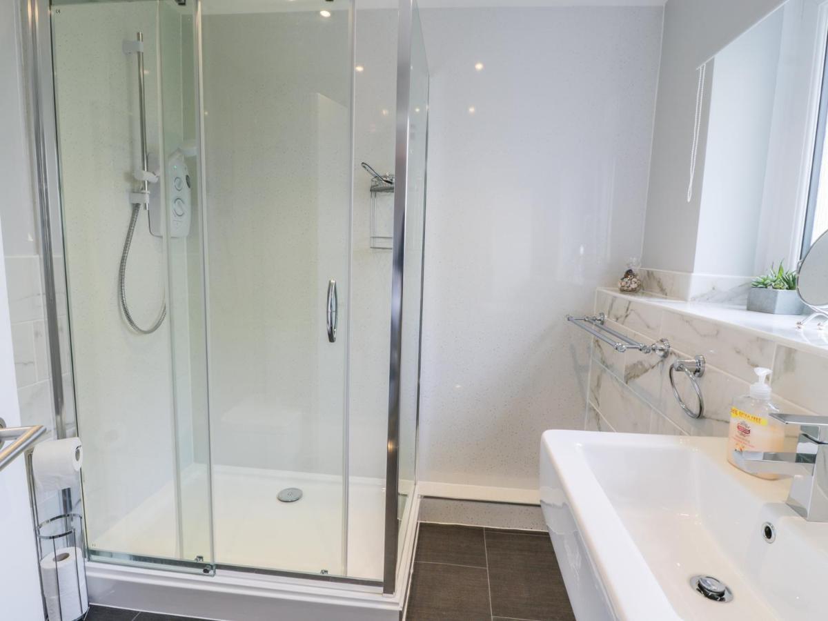 Cumbrae View Apartment Ларгс Екстериор снимка