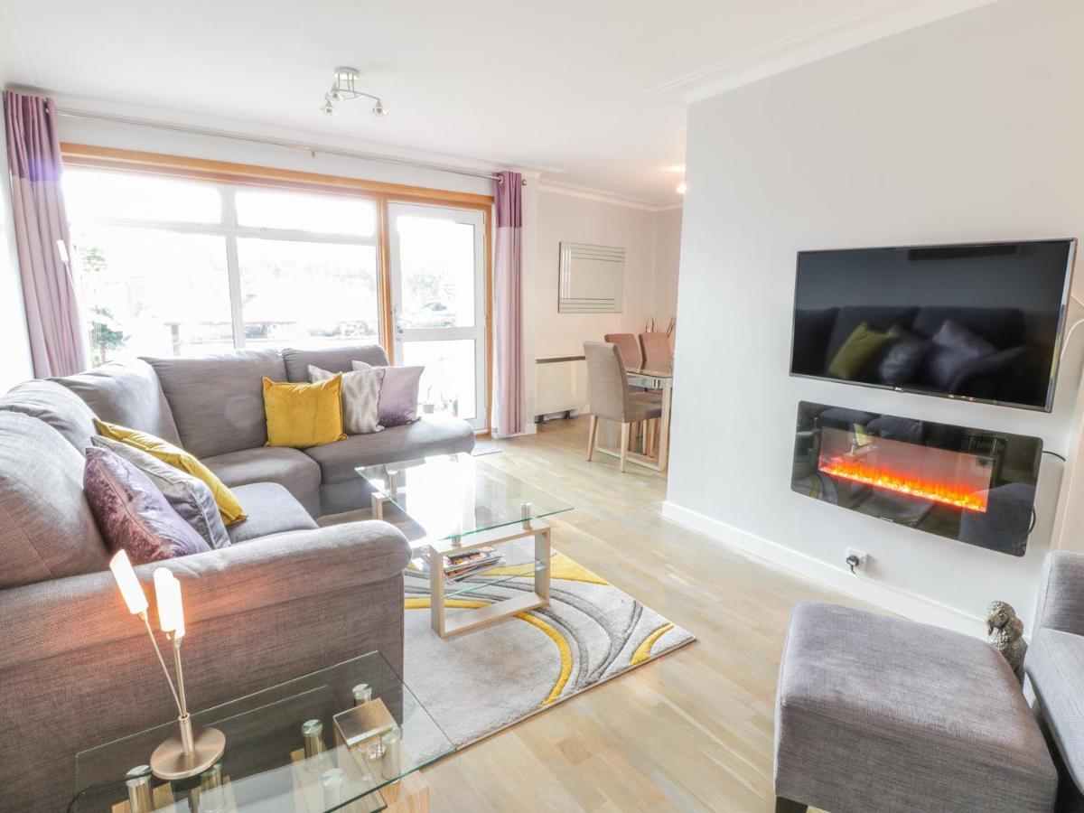Cumbrae View Apartment Ларгс Екстериор снимка