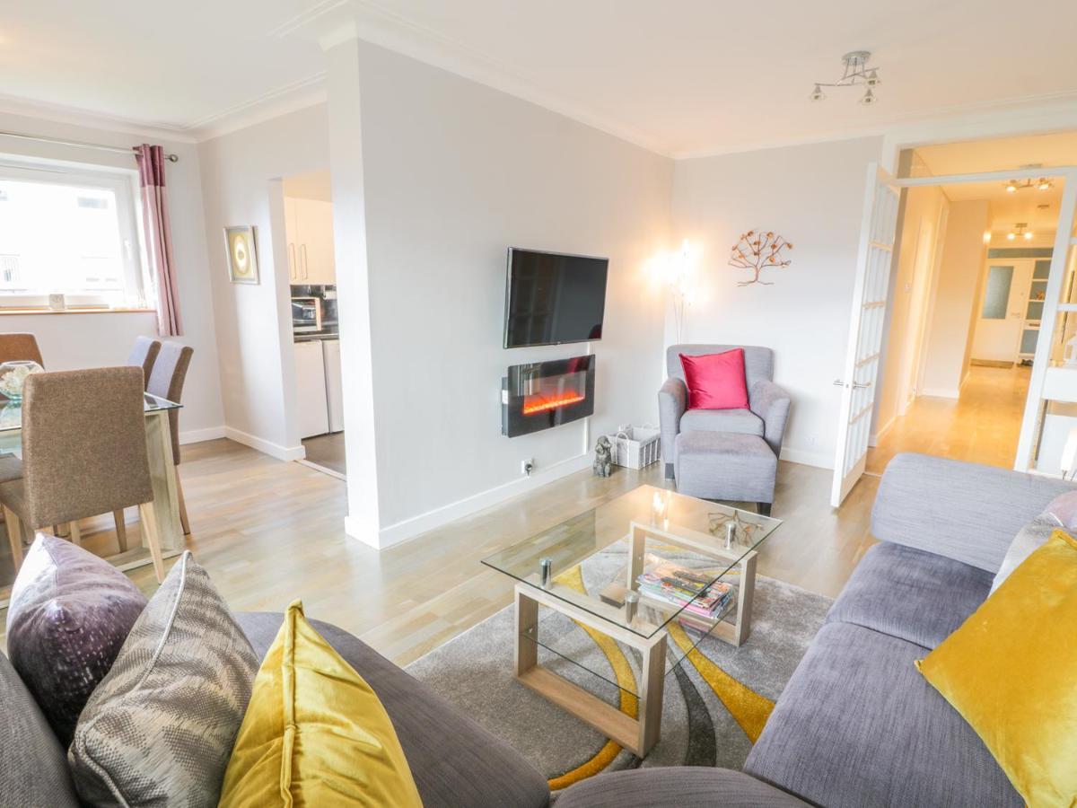 Cumbrae View Apartment Ларгс Екстериор снимка